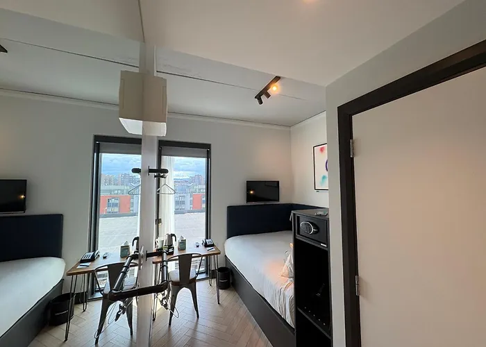 Hendrick SmithfieldAirport Hotel